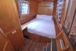 King size bed on narrowboat Courageous on your perfect boat